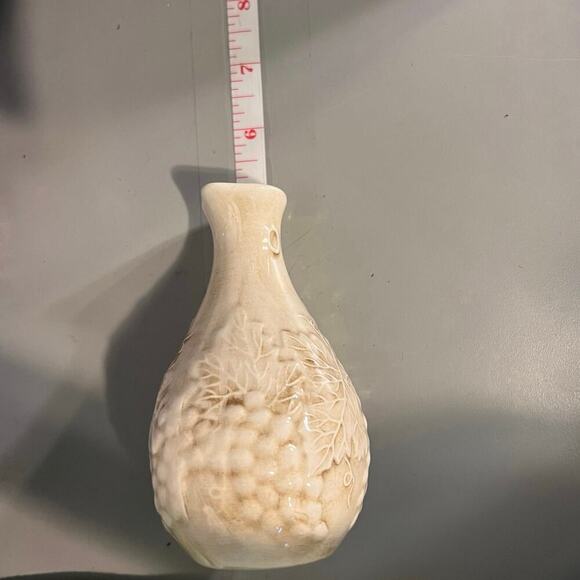 Harry & David 5.5 in oil & vinegar cruets made in Portugal grapevine design - Picture 3 of 5